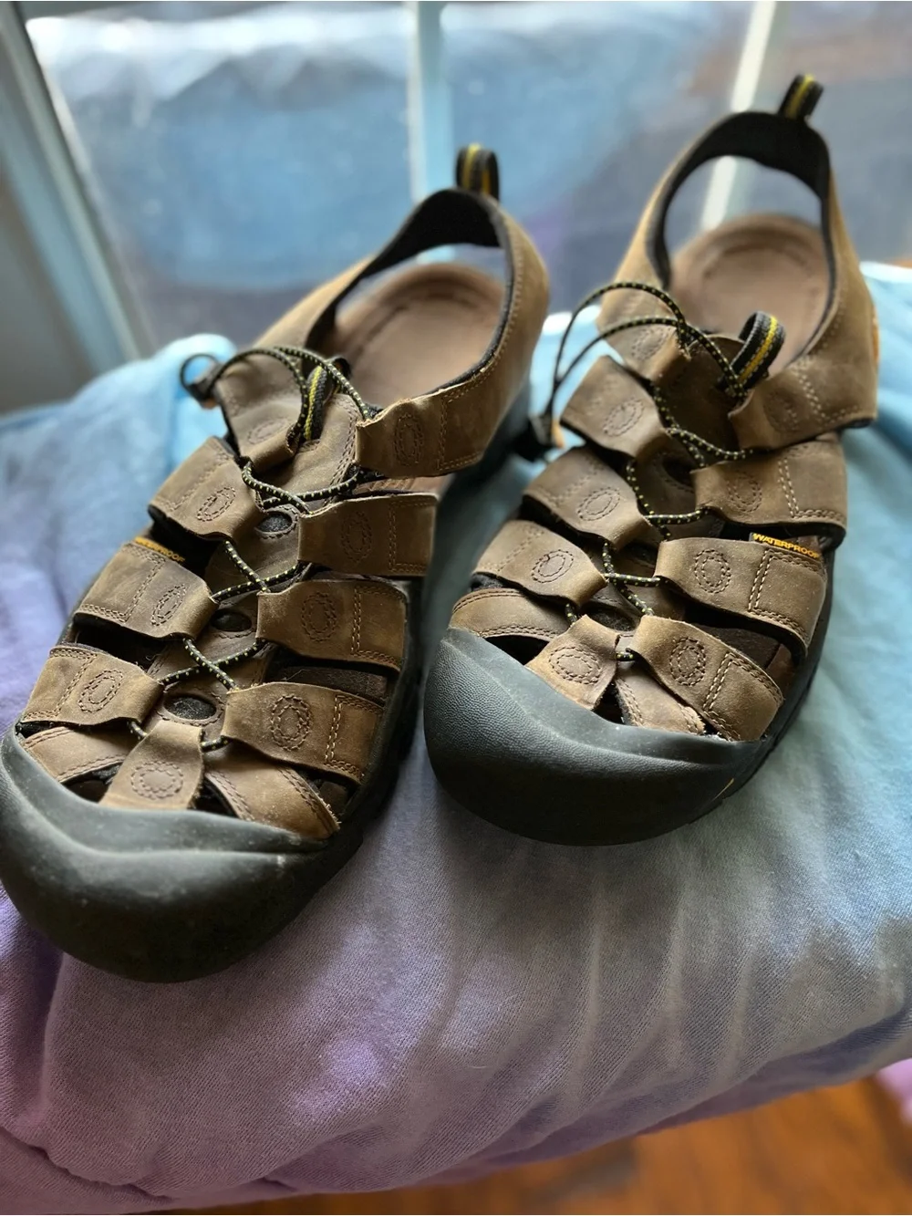 Keen Brown Closed-Toe Men’s Outdoor Sandals, wore once inside